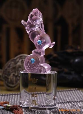 水晶瑞兔送吉祥 商务礼赠的温度与格调